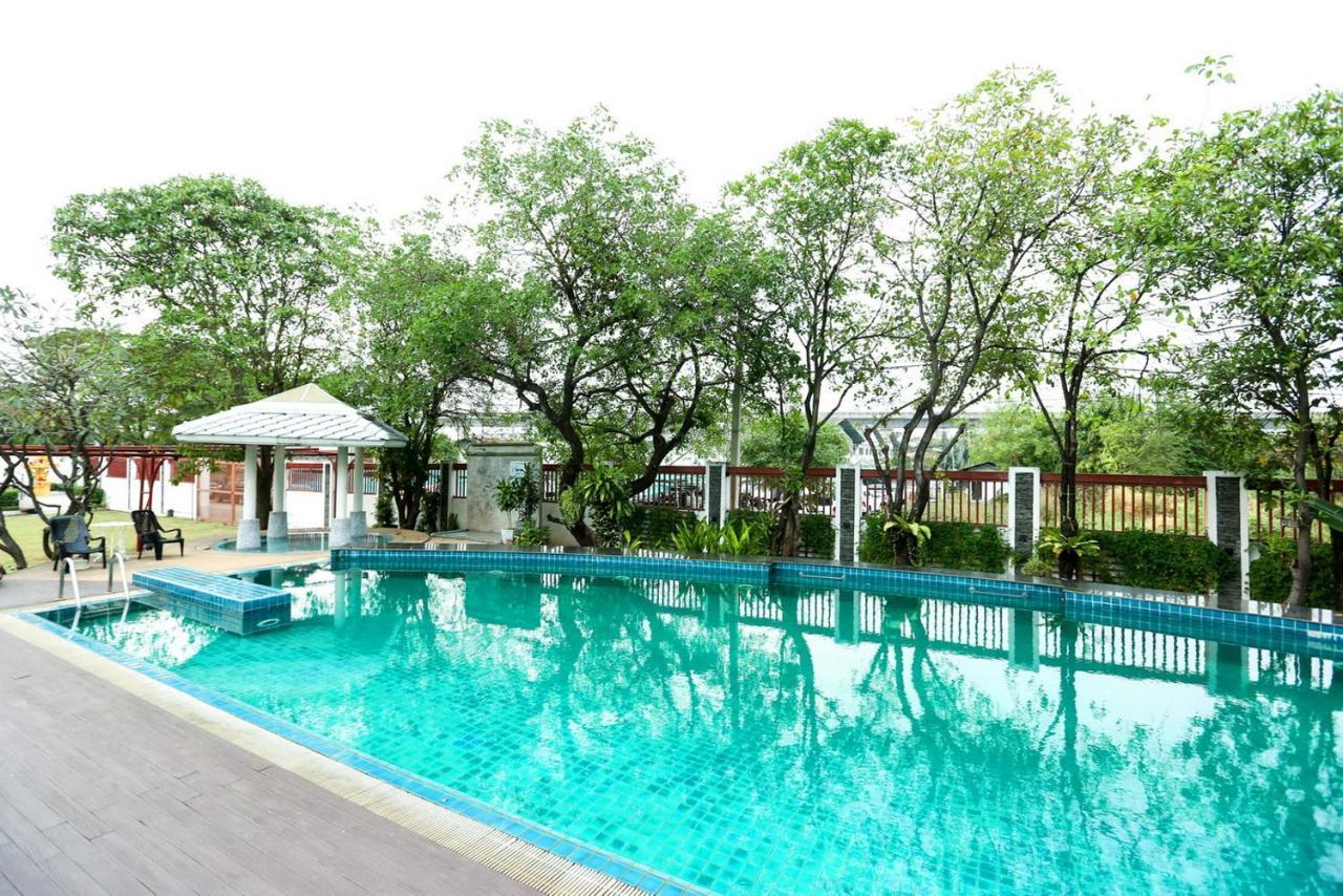 Bellevue Boutique Bangkok Apartment Bagian luar foto